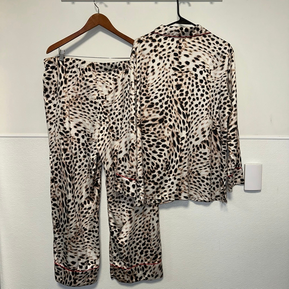 Cosmopolitan Leopard Cheetah Print Pajama Set XL Beige Black Red Women’s - Picture 2 of 16
